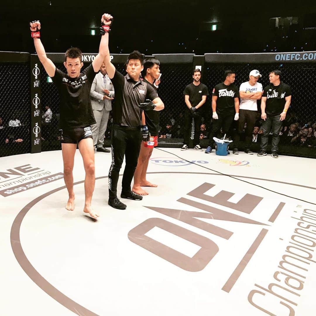 宇野薫のインスタグラム：「青木選手勝利！！！ #青木真也　#onechampionship」