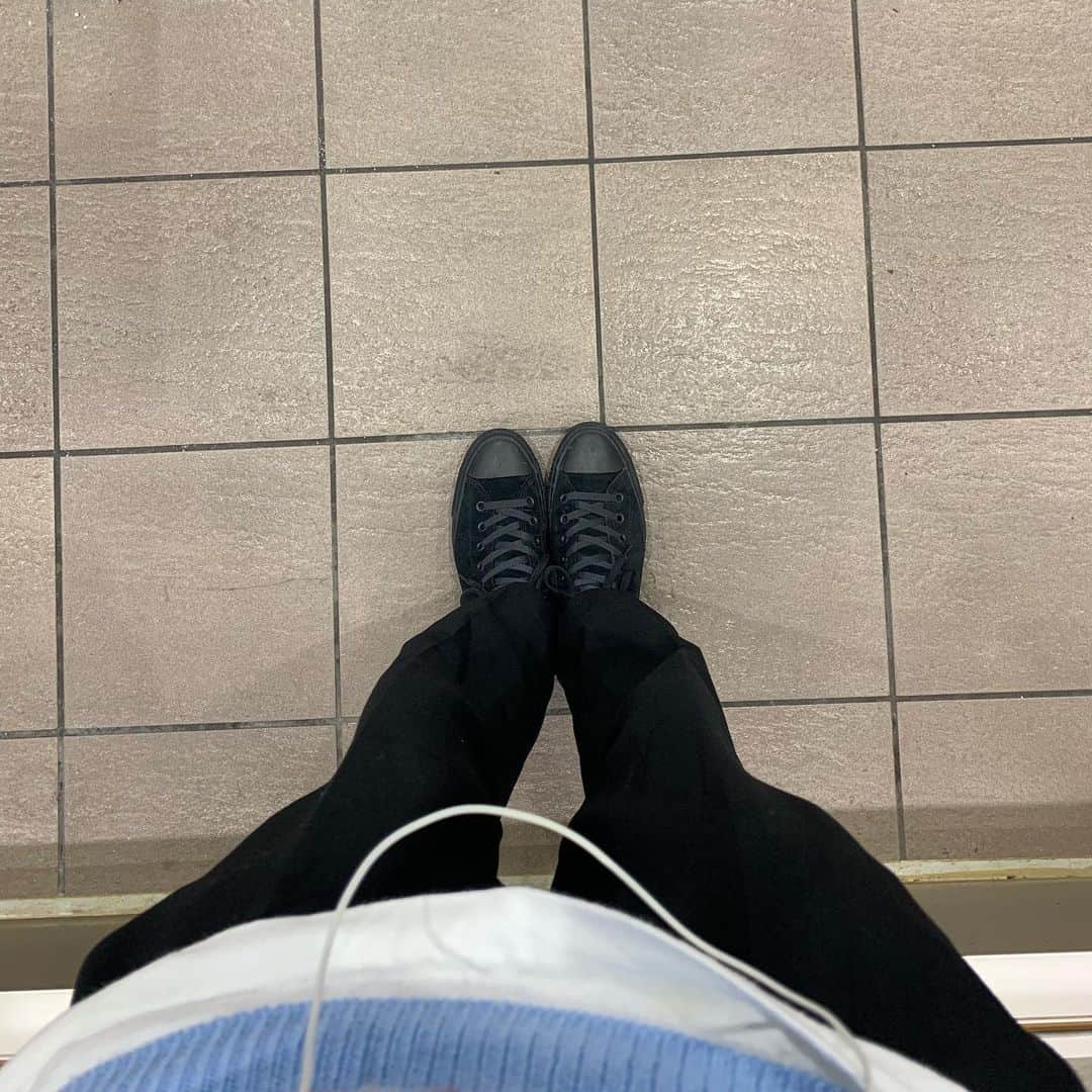 荒井 結生 Yuki Araiのインスタグラム：「足元のボリュームをなるべく削っていくスタイル」