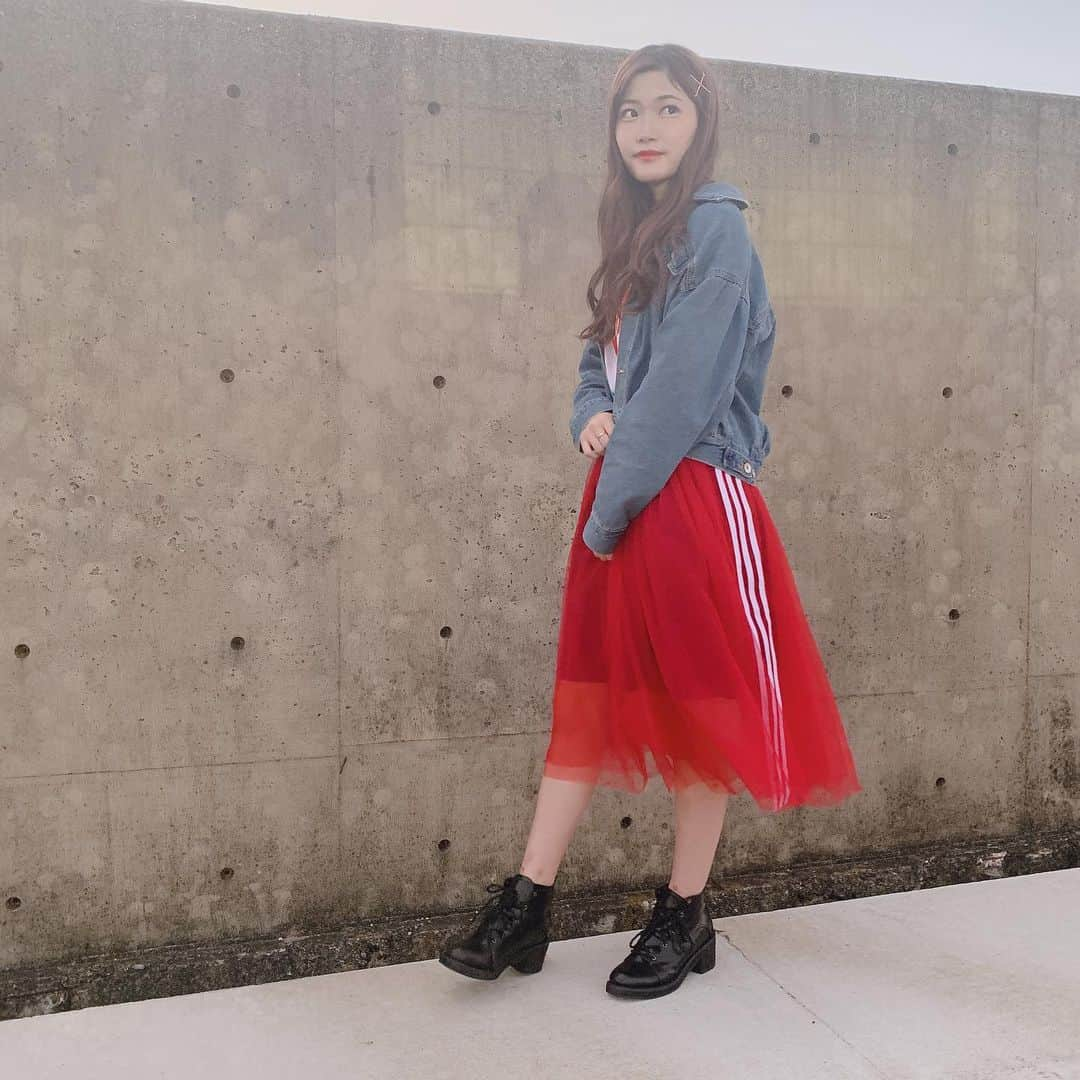 平田詩奈さんのインスタグラム写真 - (平田詩奈Instagram)「﻿ ピンクのスカートは﻿ めずらしい #adidas 🎟﻿ ﻿ ﻿ #しいなのワードローブ」10月13日 23時30分 - shiina__0822