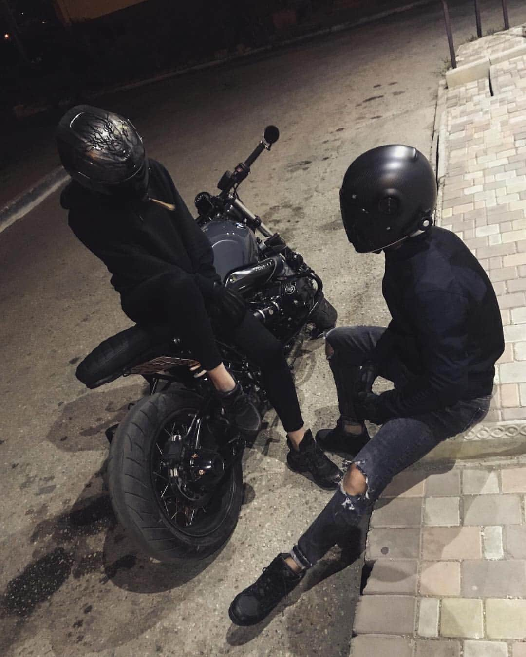 epidemic_motorsさんのインスタグラム写真 - (epidemic_motorsInstagram)「#bmwmotorrad via @kovalenkokolya 🙎‍♀️ @u.choc #rninetpure #bmwrninet #redpandasevastopol #makelifearide #motorcycle #epidemic_motors #streetcaferacers #crimea_life #motolife #r9tgram #acrapovic #motorcyclesofinstagram #motorrad #bellbullitt #rolandsandsdesign #caferacer #roadster #classicmotorcycle #2wheels #bike #adventuretime」10月13日 14時42分 - epidemic_motors