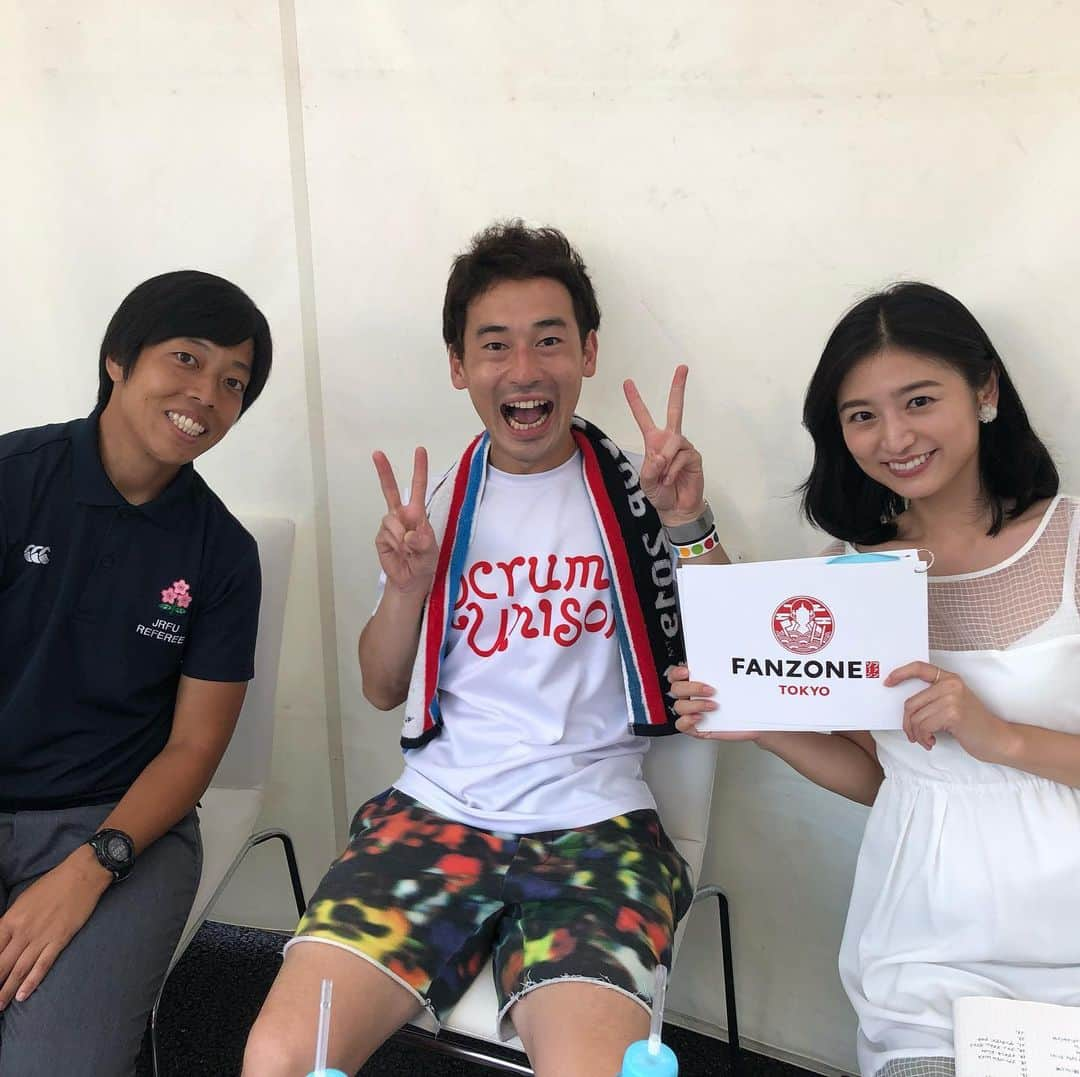 上野優花さんのインスタグラム写真 - (上野優花Instagram)「4年前のイングランド大会🏉 スカパーで『朝までノックオン』という番組をやらせていただき、それ以来の中川家のお二人と先週ご一緒させていただきました😄 時差の関係で午前2時くらいからの生放送！ 反則名が番組名となんともユニークな番組でした😂 懐かしいなぁ。（写真2は4年前！） . 先週のサモア戦では中川家のお二人と共に、東芝からは東口選手と望月雄太さん、そして梶原さんをゲストにお招きして大興奮の1戦になりましたね。 . さぁ4年前のリベンジを果たすべく、この後のスコットランド戦もみんなで応援しましょう📣✨ 私は有楽町のファンゾーンMCを担当します！！ スタジアムに行きたいけど行けないっていう方は ファンゾーンから一緒に声援を送りましょう😆💓 #今年はラグビーイヤー #今年はラグビー楽しんだもん勝ち  #rwc2019 #ファンゾーン東京　#rugbyworldcup  #ラグビー #ラグビー女子 #本日もラグビー観戦日和でした #中川家 #東芝ブレイブルーパス」10月13日 15時01分 - yuka_ueno89