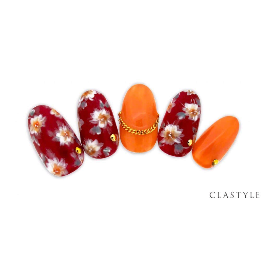 CLASTYLEさんのインスタグラム写真 - (CLASTYLEInstagram)「✨CLASTYLEおすすめネイル✨﻿ ﻿ 『#ニュアンスフラワーネイル』﻿ 花びらの形をきれいに書きすぎないようにラフに描くのがポイントです✨﻿ ﻿ クラスタイル生徒は専用サイト(clastyle wiki)でアートレシピも公開中です♡﻿ ﻿ ﻿ ﻿ ﻿ ﻿ #ネイル #ニュアンスフラワーネイル #秋冬ネイル #大人ネイル #ネイル部 #ネイルサンプル #ジェルアート #ふんわりフラワー  #ネイル動画 #ネイルデザイン #ファッション #nail #nailbook #クラスタイル通信 #クラスタイル #clastyle #ネイルスクール #nailschool #CLASTYLE #clastyle通信  #clastyle通学 #トレンドネイル #おしゃれネイル #ネイル好きな人と繋がりたい」10月13日 15時28分 - clastyle_nail