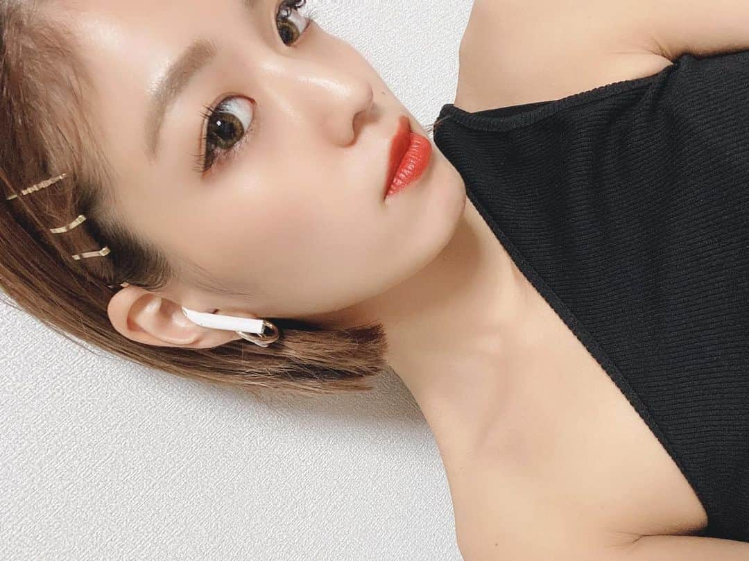 徳永 美乃里さんのインスタグラム写真 - (徳永 美乃里Instagram)「. こんにちはーっ 部屋でもえあぽつけっぱなしです笑 昨日はたくさんコメント ありがとうございました😊❤️ . カラコンどこのですかーって 質問きてたんだけど私は 倖田來未さんが プロデュースしてるラヴェールを つかってるよ🥰 カラーはムーンリットベージュ🤘🏻 発色いいし、でも色がナチュラル だから店頭makeにも丁度良い🥺❤️ ストーリーにもあげたので よかったら見てみてねっ🙈❤️ . ちなみに化粧品とかは、とりあえず 物撮りを⭐️ストーリーにUP してるので是非見てください🥰」10月13日 15時20分 - tokunaga_minori