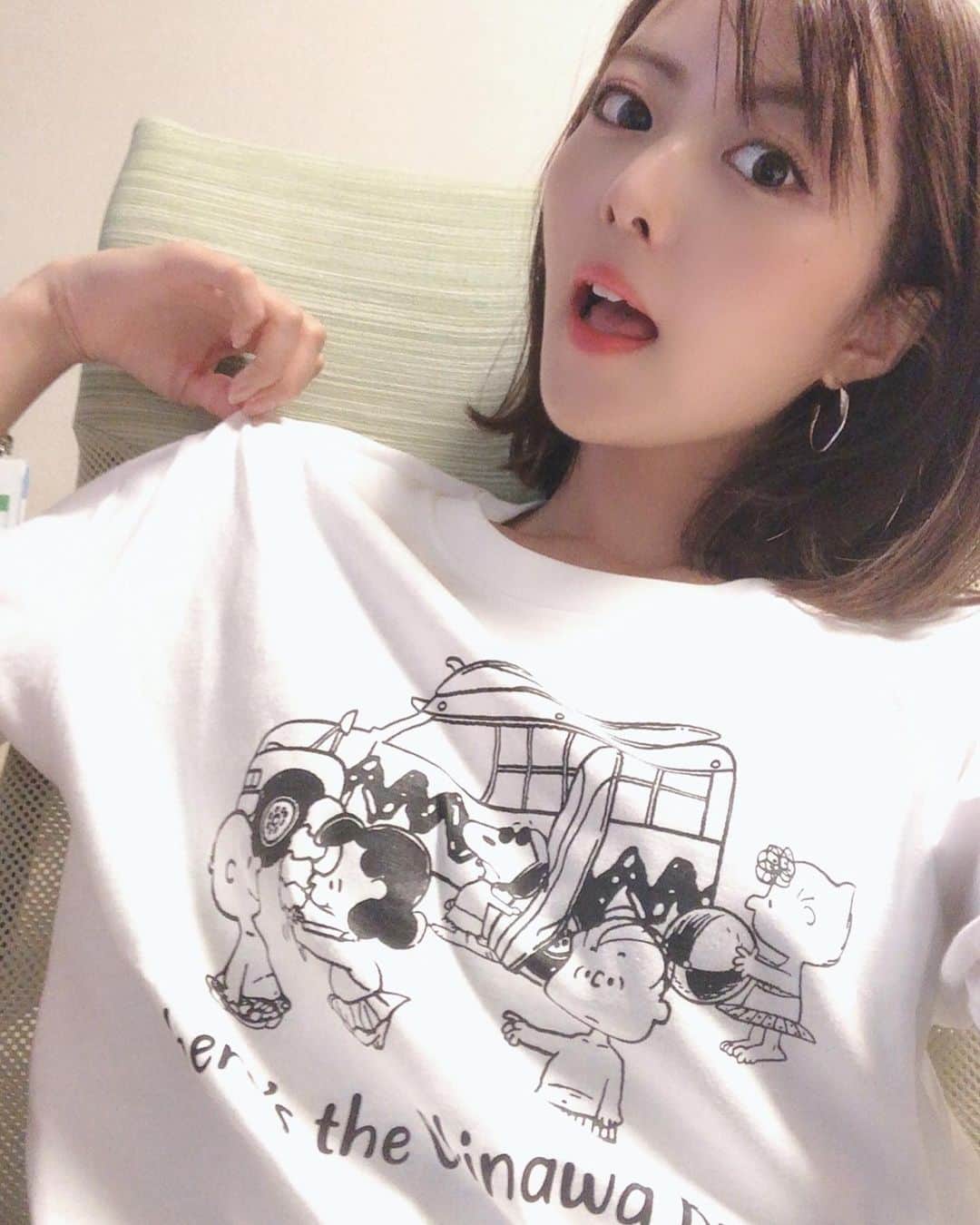 比良祐里のインスタグラム：「沖縄でGETしたTシャツ。 あんまりキャラ物興味無い私だけどスヌーピーは好き💓 . . ロゴは. ｢Where's the Okinawa Beach?｣ 😛😛💓 . . #沖縄コーデ #スヌーピー」