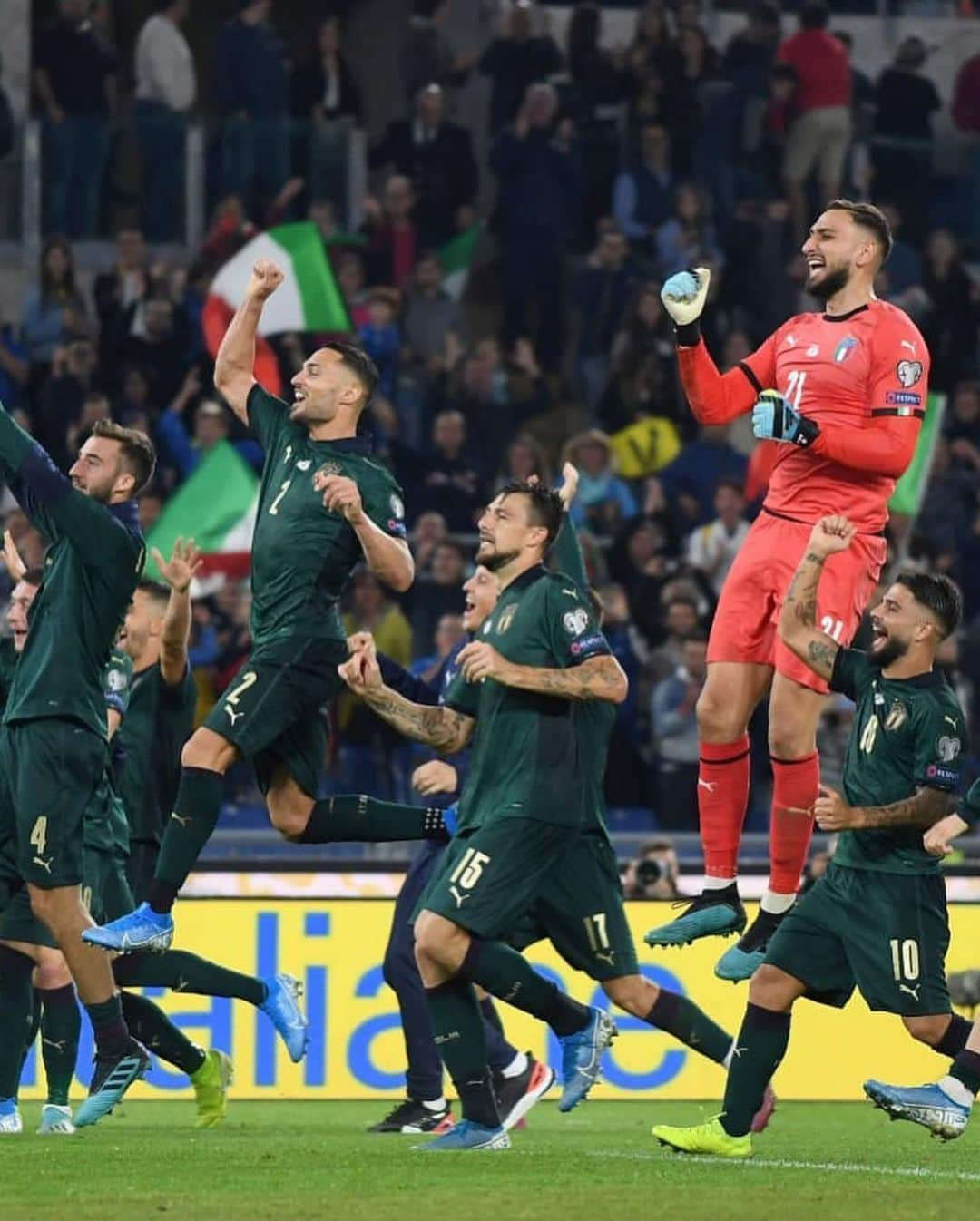 ダニーロ・ダンブロージオさんのインスタグラム写真 - (ダニーロ・ダンブロージオInstagram)「EURO2020 🇮🇹 💪 #euro2020#italia#azzurri @azzurri」10月13日 15時38分 - danilodambrosioreal