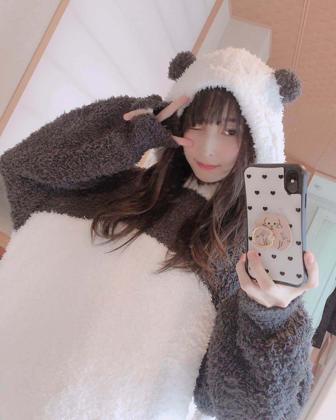 川崎あやさんのインスタグラム写真 - (川崎あやInstagram)「ファンの子が贈ってくれたパンダ🐼 嬉しいからいっぱい自撮りした🤳  #あやぱんだ」10月13日 15時56分 - kawasaki__aya