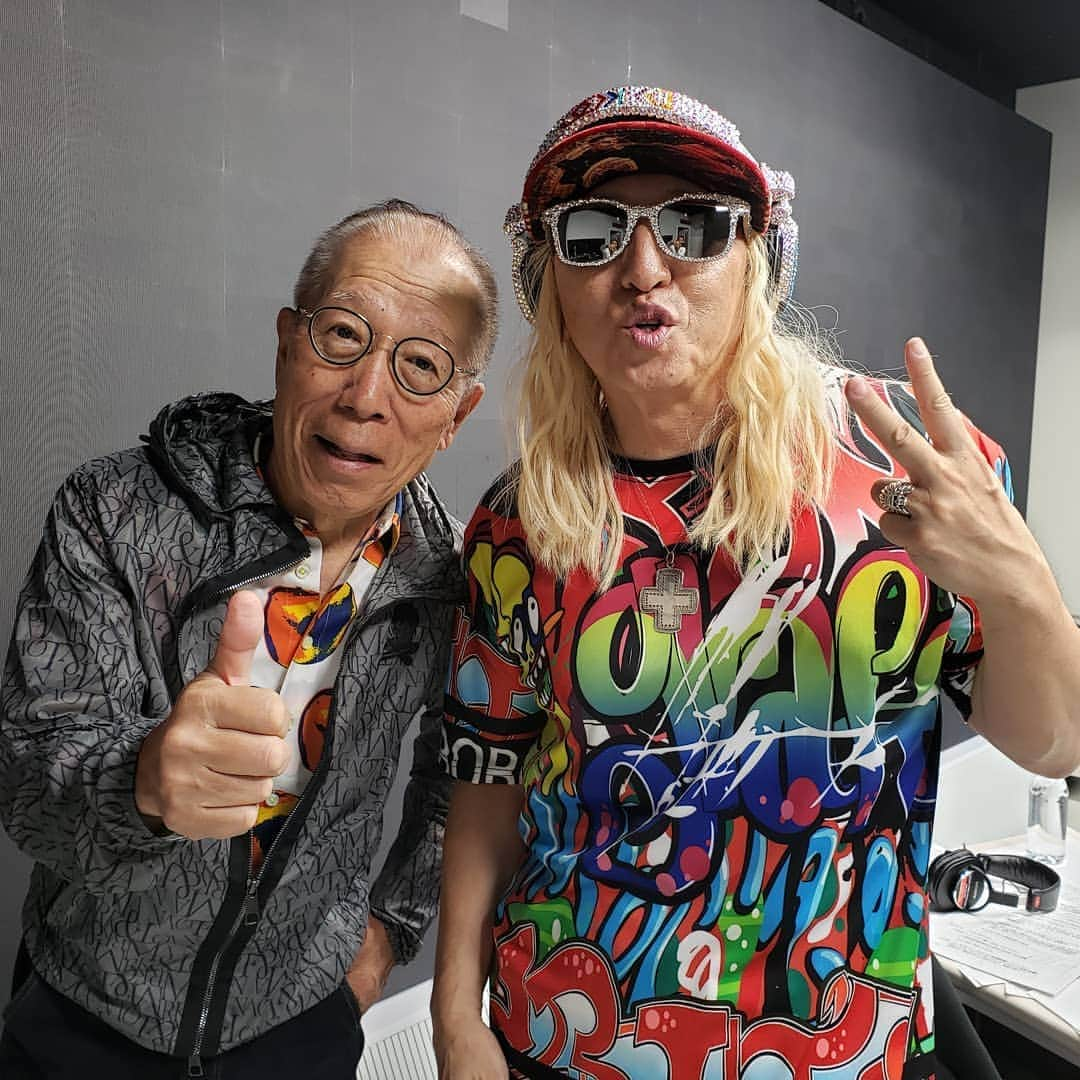 DJ KOOさんのインスタグラム写真 - (DJ KOOInstagram)「cross FM 『渋谷で2時～Shibuya Rainbow～』大先輩小林克也さんと！！2時間の生放送、克也さんと音楽話が出来るだけでホントしあわせ空間でした！！素敵スギるビッグレジェンド！！ありがとうございます！！ #小林克也 #crossfm #渋谷で2時 #DJKOO」10月13日 16時20分 - dj_koo1019