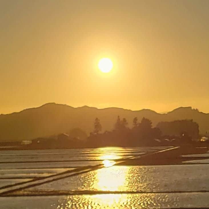 布川敏和さんのインスタグラム写真 - (布川敏和Instagram)「今日の夕日は 綺麗です。」10月13日 16時58分 - fukawatoshikazu