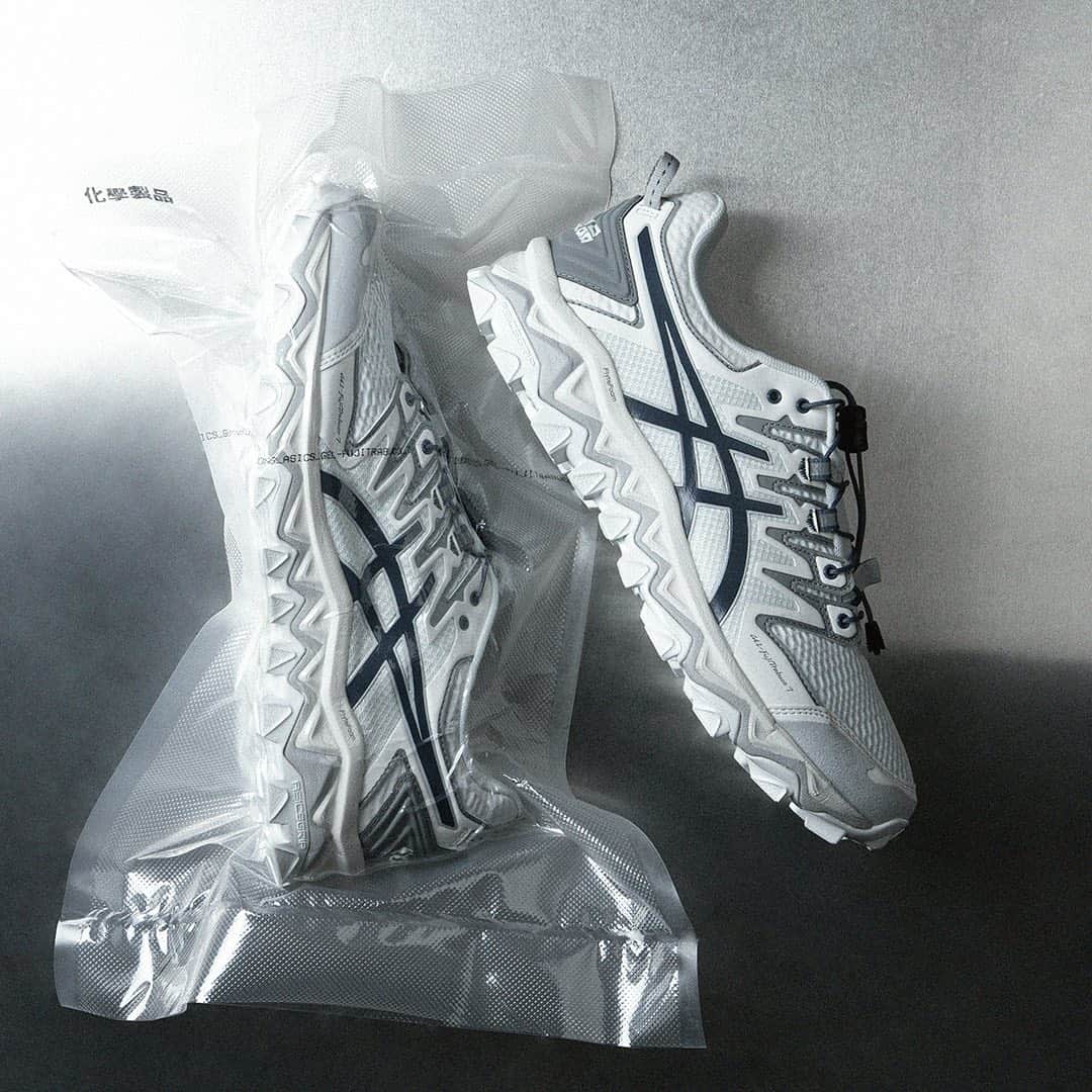 HYPEBEASTさんのインスタグラム写真 - (HYPEBEASTInstagram)「@hypebeastkicks: @c2h4’s @chemistcreations has collaborated with @asics on clean new takes for the GEL-Kayano 5 OG and GEL-FujiTrabuco 7 SPS. With two colorways for each model, the GEL-Kayano 5 OG is made from a mix of chamois leather, suede, and mesh whereas the GEL-FujiTrabuco 7 SPS sees the drawstring LACE GARAGE system applied to a premium leather and waterproof mesh base upper. Look out for the GEL-Kayano 5 OG to release on October 19 and the GEL-FujiTrabuco 7 SPS on November 19 in limited quantities.⁠⠀ Photo: Chemist Creations」10月13日 17時14分 - hypebeast