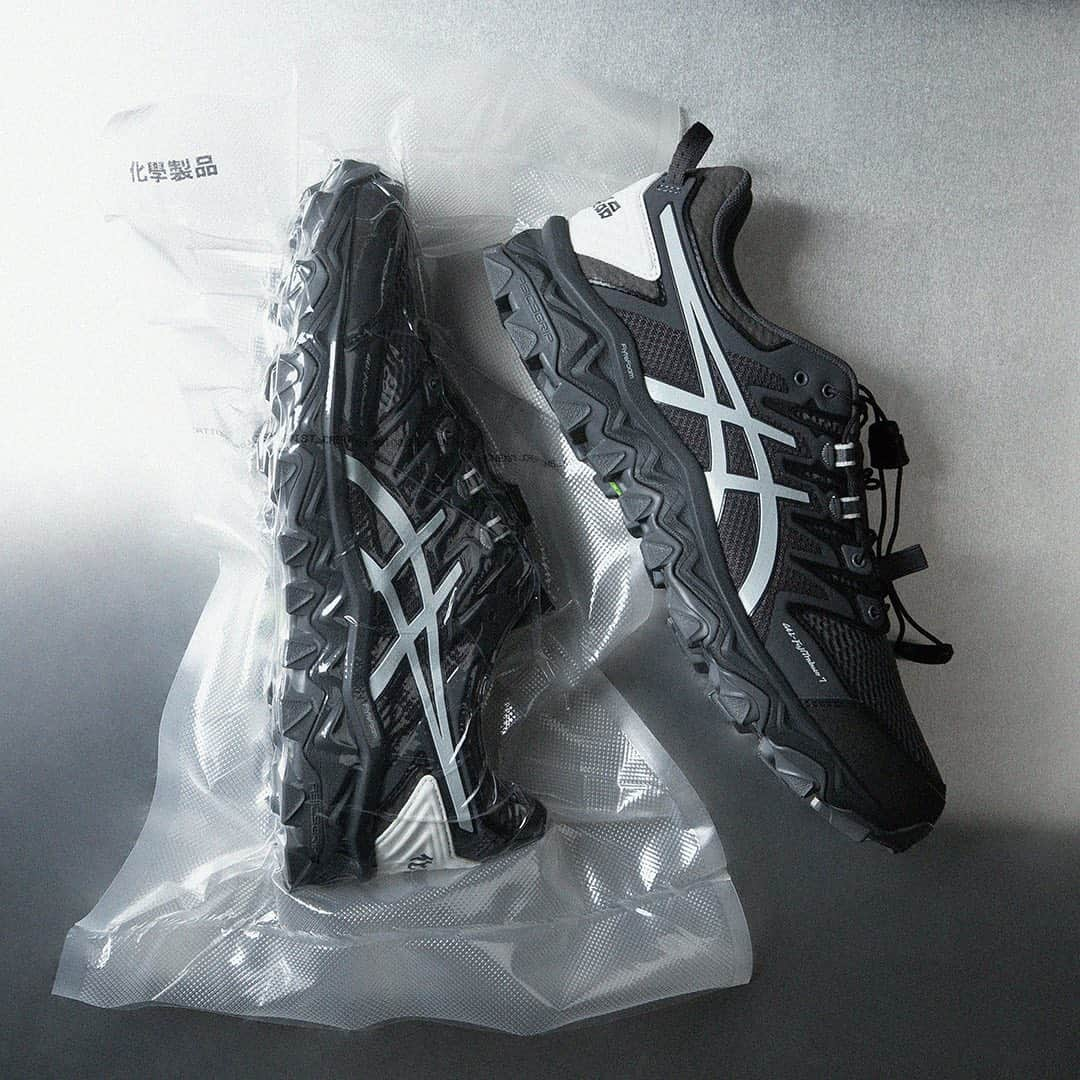 HYPEBEASTさんのインスタグラム写真 - (HYPEBEASTInstagram)「@hypebeastkicks: @c2h4’s @chemistcreations has collaborated with @asics on clean new takes for the GEL-Kayano 5 OG and GEL-FujiTrabuco 7 SPS. With two colorways for each model, the GEL-Kayano 5 OG is made from a mix of chamois leather, suede, and mesh whereas the GEL-FujiTrabuco 7 SPS sees the drawstring LACE GARAGE system applied to a premium leather and waterproof mesh base upper. Look out for the GEL-Kayano 5 OG to release on October 19 and the GEL-FujiTrabuco 7 SPS on November 19 in limited quantities.⁠⠀ Photo: Chemist Creations」10月13日 17時14分 - hypebeast