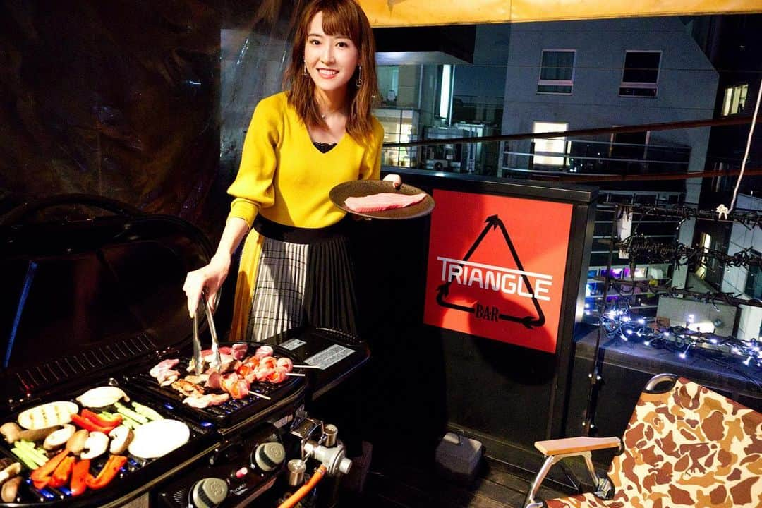 高橋晴香さんのインスタグラム写真 - (高橋晴香Instagram)「こないだBar TRIANGLEにて、みんなでBBQしてきたよ🍖❤️ .  BARなんだけど、テラスでバーベキュー出来るの🍻 .  屋根ついてるから雨降っても大丈夫だし、手ぶらで行けるから良かったよ🙆‍♀️🎶 .  お肉柔らかいし、野菜も沢山食べれて美味しかった🥩😋🥬 .  BBQやっぱ楽しい🍖💛 .  冬でもバーベキュー出来るみたいだからまたみんなで来ようかな❣️ .  @349triangle .  #349triangle #BBQ #手ぶらでBBQ #バーベキュー #東京BBQ」10月13日 17時29分 - haruka_takahashi0127