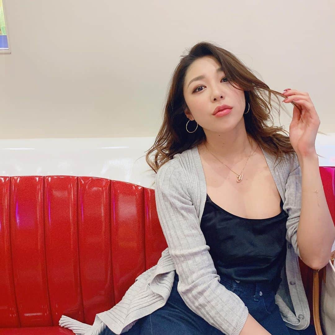 池田ゆりのインスタグラム：「💋💋💋 RMK 10番  秋らしくておすすめのカラー💕  #makeup #rmk #clinique #cosmetics #lipstick #autumn  #fitness #protein #beauty #bodymake #instagood #todaystraining #gym #style #tokyo #도쿄 #피트니스」