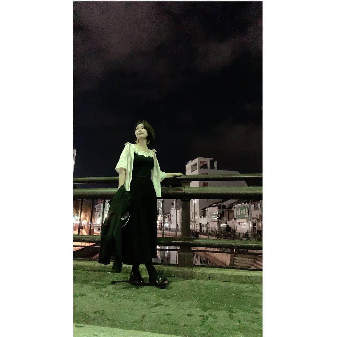 平田裕香のインスタグラム：「福岡。#japan  9月に舞台 幽☆遊☆白書 で福岡公演に行った時の写真。  オフ日には未来ちゃん含めた3人でバスを乗り継いで #シーサイドももち海浜公園 や #大濠公園 へ行ったりもしました。  海辺の写真。不機嫌じゃないのヨ。まぶしいとこんな顔になるのヨ。  これらの写真を撮ったのは全部 角島美緒 @miokadoshima.official」