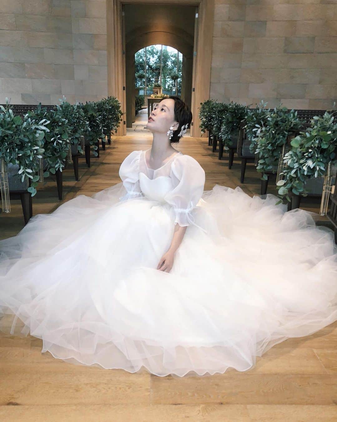 のインスタグラム：「ドレスの全身♡ こんなにボリューミーなウェディングドレスは初めてだったと思うな 夢ですね〜my dream🕊 @kawaii_japan_da  @primacara_jp  日本ラグビー🏉初の決勝トーナメント進出！本当に本当におめでとうございます！日本に笑顔をありがとうございます！！！🇯🇵」