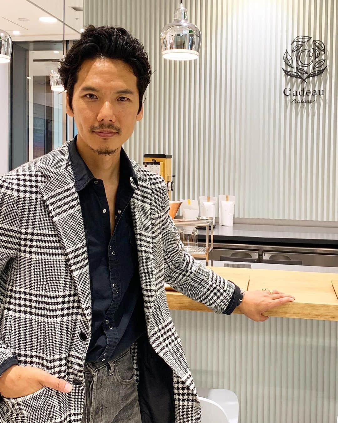 Shuhei Nishiguchiさんのインスタグラム写真 - (Shuhei NishiguchiInstagram)「"Ingesting nature is about cherishing myself." 自然なものを摂取すること、それは自分自身を大切にすること。 ・ ・ #cadeaunature #カドーナチュール #渋谷ヒカリエ1階 #organic #organicfood #instafashion #picoftheday #follow #sartorial #sartoriale #dapper #trend #influence #gentleman #bestoftheday #spezzatura #ootd #outfitmen」10月13日 18時23分 - shuhei_nishiguchi