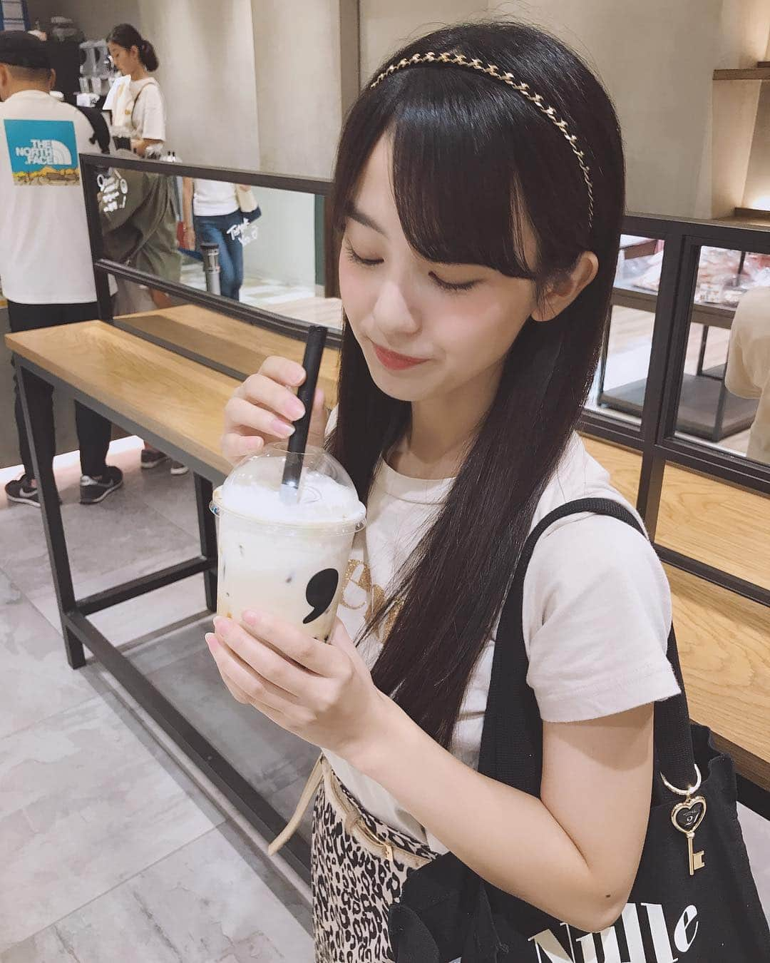 中川梨花さんのインスタグラム写真 - (中川梨花Instagram)「ずっと飲んでみたかったタピ🐼 . . . . #コンマティー #黒糖タピオカ #タピオカ」10月13日 18時25分 - rikanakagawa_official