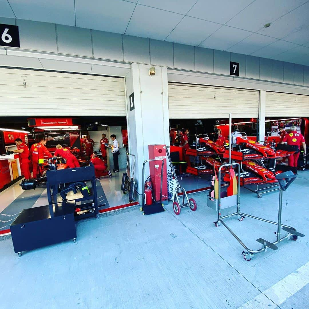 Saschaさんのインスタグラム写真 - (SaschaInstagram)「#f1 #MissionWinnow Lounge MCなんとか無事終了！始発から新幹線が動いて予選にギリギリ間に合い最後まで担当できました！ラウンジには世界の #SadaharuAoki さんもいらっしゃってF1めっちゃ詳しくてびっくり！そしてのラグビーのイタリアチームも来たりと大盛り上がり！ #f1jp」10月13日 18時26分 - sascha348