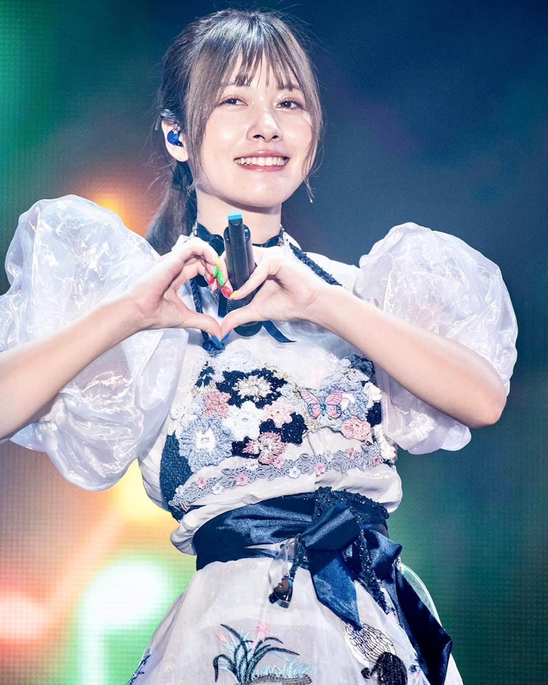 のインスタグラム：「羽島めいちゃん💎🦋 青色担当ですが白ベースにネイビーと上品なピンク散りばめてパニエでも大人っぽい雰囲気にしました✨美しい…💎 #神宿 #羽島めい」