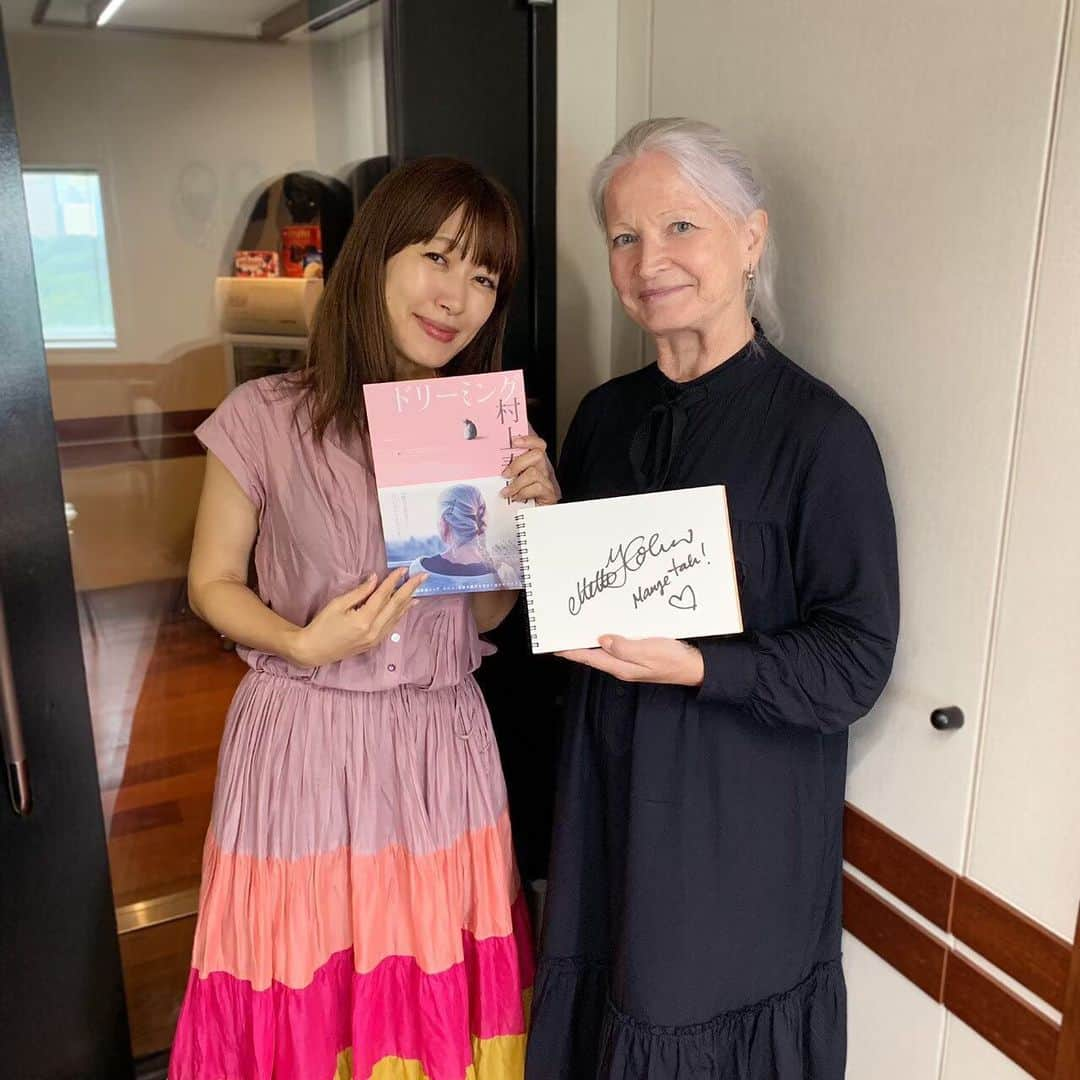 坂本美雨のディア・フレンズさんのインスタグラム写真 - (坂本美雨のディア・フレンズInstagram)「明日の #ディアフレンズ は、予定を変更して﻿ お届けします。﻿ ゲストは・・・#デンマーク の#翻訳家 、﻿ メッテ・ホルムさん。﻿ 20年以上にわたって、村上春樹さんの翻訳を﻿ 手がけるデンマーク人翻訳家のメッテさん。﻿ 彼女を追ったドキュメンタリー『#ドリーミング村上春樹』が﻿ 10月19日公開されます。﻿ 翻訳の難しさ、村上春樹作品に魅せられた理由、﻿ など伺います！﻿ ﻿ 【#森永乳業 #CafeTalk】地元のオススメスポットを教えてください！﻿ どうぞお楽しみに♪﻿ ﻿ #メッテホルム﻿ #村上春樹﻿ #ねじまき鳥クロニクル﻿ #坂本美雨﻿ #全国38局ネット﻿ #tokyofm #JFN﻿ #radiko﻿ #radikoタイムフリー」10月13日 19時09分 - dearfriends80