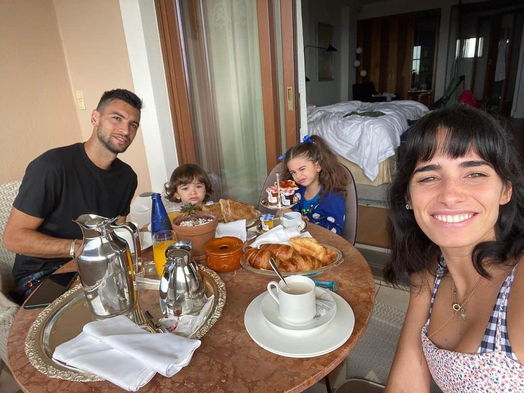 ハビエル・パストーレのインスタグラム：「Buen dia !!!!! 👨‍👩‍👧‍👦😍❤️」