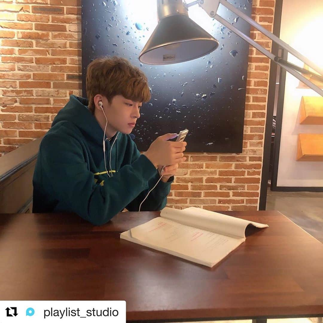 Victonさんのインスタグラム写真 - (VictonInstagram)「#Repost @playlist_studio ・・・ 점점 흥미진진해지는 다만너🙋‍♀️ 오랜만에 조아💜하다 커플 보러 올 사람?다만너 본방사수👊‼️ . . . #다시만난너 #다만너 #플레이리스트 #웹드라마 #우지수 #김누리 #소미지 #김서연 #하다솜 #이진솔 #조아성 #정수빈 #이유재 #김민철 #리호 #연플리 #에이틴 #서연고 #드라마 #고1」10月13日 19時26分 - victon1109