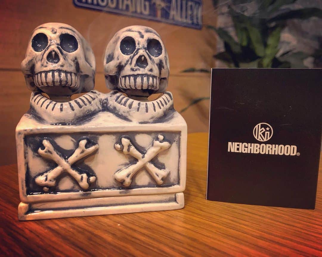 祖父江大輔さんのインスタグラム写真 - (祖父江大輔Instagram)「#neighborhood #handwithcare  #booze dual skull」10月13日 19時46分 - sobue