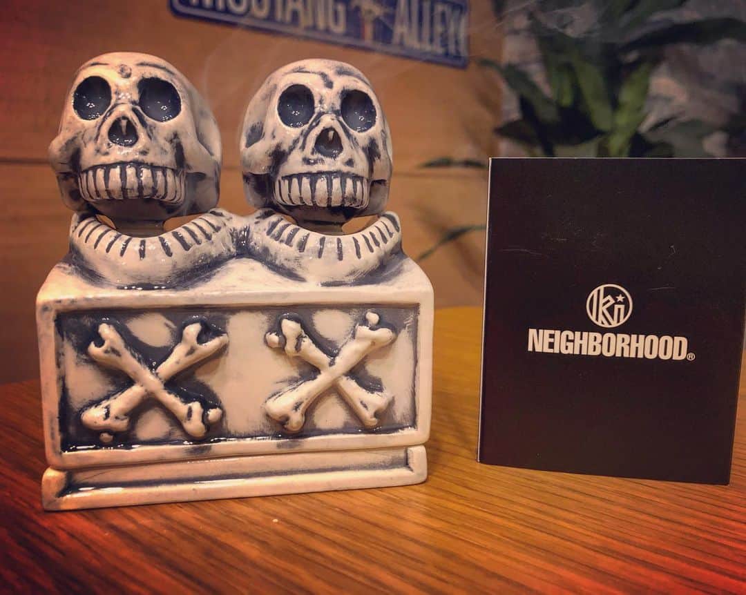 祖父江大輔のインスタグラム：「#neighborhood #handwithcare  #booze dual skull」