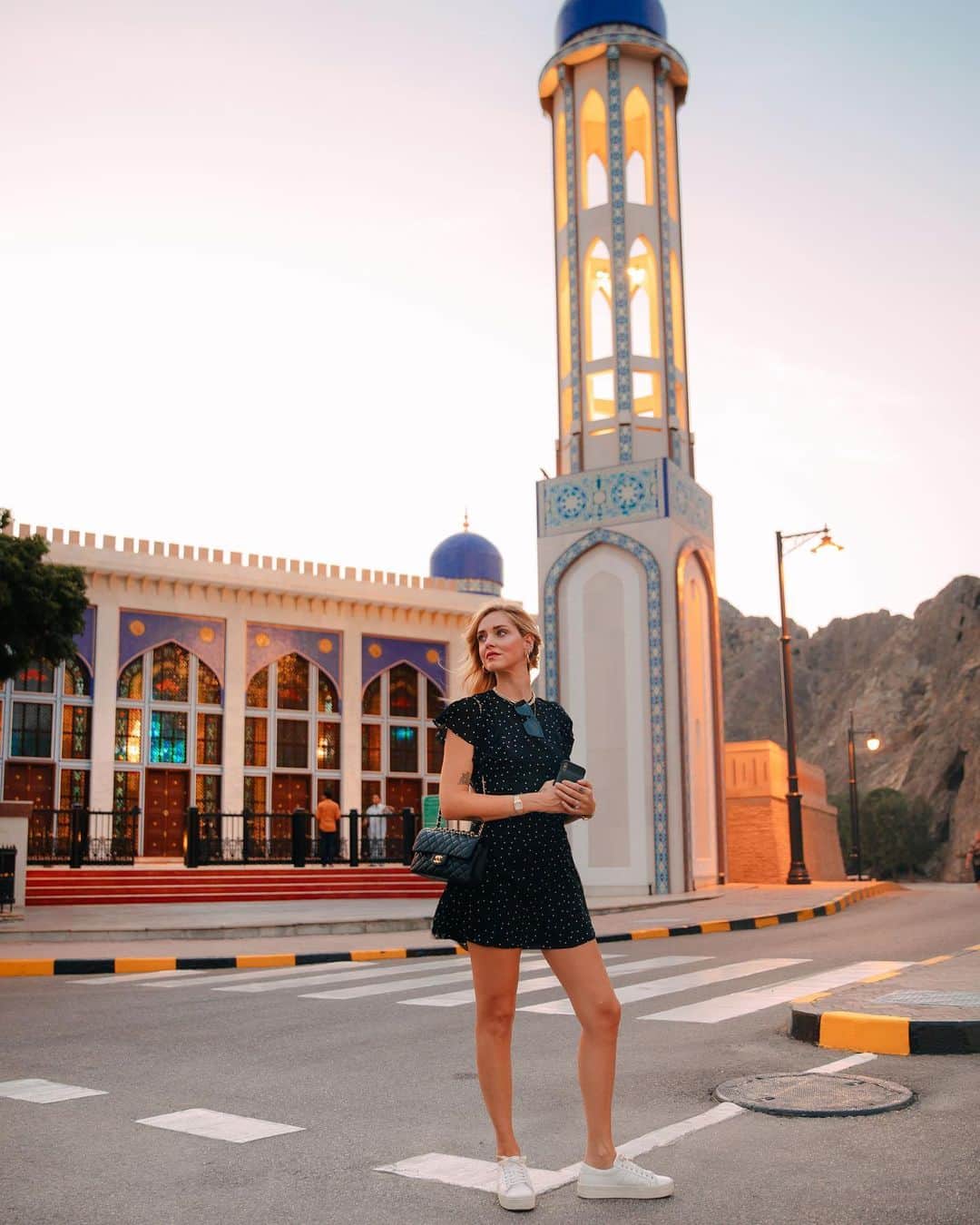 キアラ・フェラーニさんのインスタグラム写真 - (キアラ・フェラーニInstagram)「Oman day 1: Muscat 💘 Thank you @alkoor.tourism for showing us around  #alkoortourism #suppliedby」10月13日 20時06分 - chiaraferragni