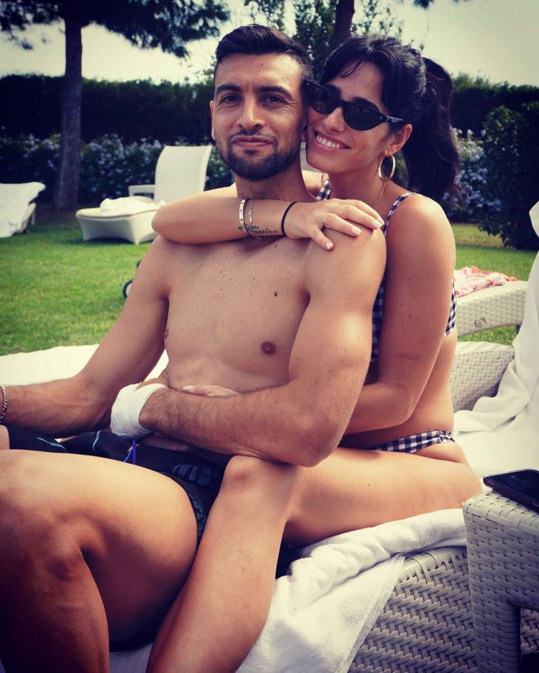 ハビエル・パストーレのインスタグラム：「Minis vacaciones @chiara__picone 👌」