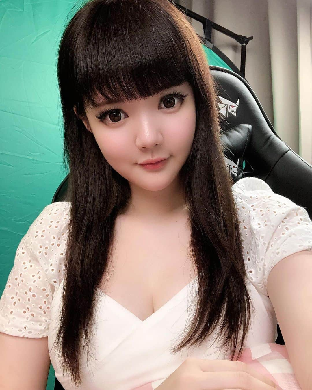 YingTzeさんのインスタグラム写真 - (YingTzeInstagram)「Hey Guys ! Today’s PUBGM stream will start at 8.30pm-12.30am at my Facebook Page ! ❤️ _ Start late because I want to watch Mobile Legends Evos VS RRQ Match before I start streaming . 🤣 See you later alright ! #blessed #ytzgaming」10月13日 20時51分 - yingtze