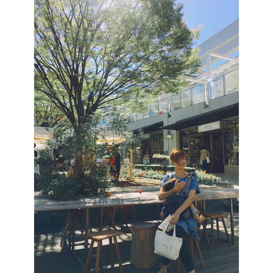 イレーネのインスタグラム：「今日と明日 星ヶ丘テラスにて開催されている、「あいちの山里　Entre Store」へ行ってきました🌿  仲良くしてくださっている「木と革aoyama」さんなど、お友達にも会えたし、ずっとTwitterで追いかけてたnoixのみやびさんにもお会いできて、なかなか奥三河へ行けない身として、とっても嬉しかったです。  設楽のメープルシロップや、関谷醸造さんの甘酒、新城のほうじ茶、東栄のハーブティー、稲武のブルーベリースコーン...奥三河の恵みたっぷり❤️ぜひ行ってみてね  #木と皮aoyama #星ヶ丘テラス #あいちの山里entrestore #あいちの山里」