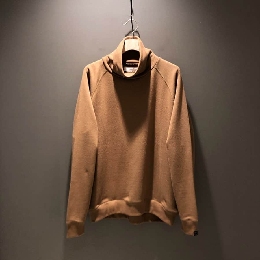 のインスタグラム：「＜LOOPWHEELER＞×＜Graphpaper＞ Mens Hi-Neck Sweat BEAMS JAPAN 2F @beams_japan @graphpaper_official #graphpaper #loopwheeler #beams #beamsjapan #beamsjapan2nd Instagram for New Arrivals Blog for Recommended Items #japan #tokyo #shinjuku #fashion #mensfashion #womensfashion #日本 #東京 #新宿 #ファッション#メンズファッション #ウィメンズファッション #ビームス #ビームスジャパン新宿店」