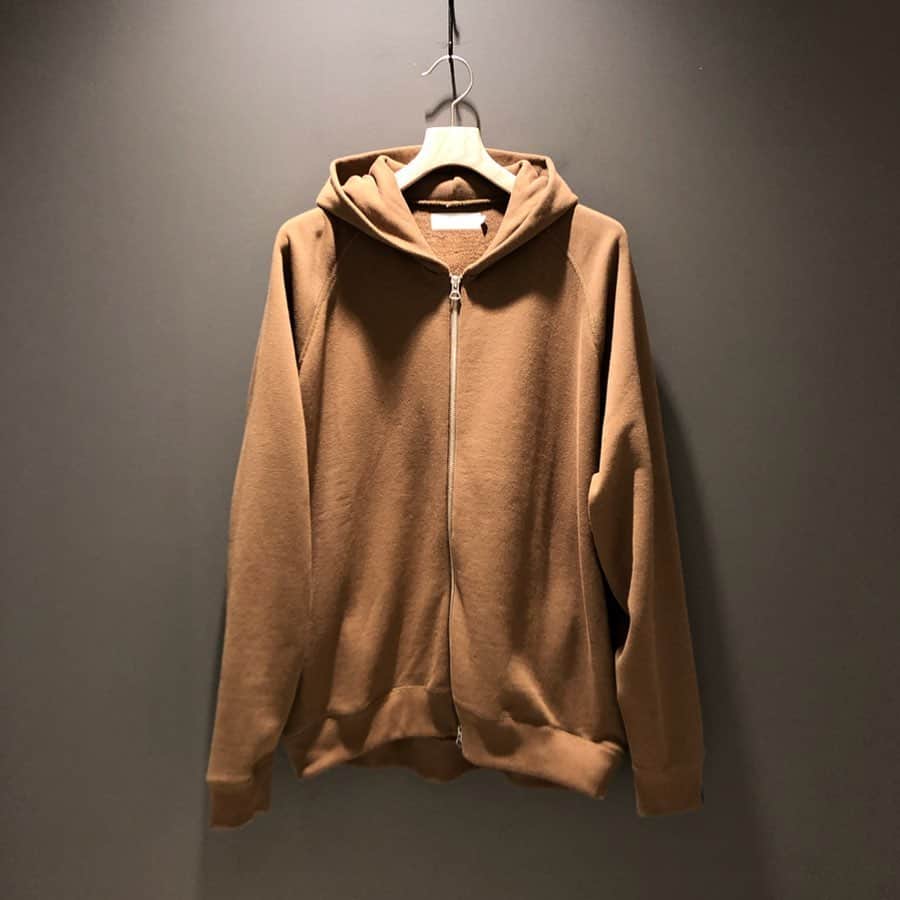 のインスタグラム：「＜LOOPWHEELER＞×＜Graphpaper＞ Mens Full Zip Parka BEAMS JAPAN 2F @beams_japan @graphpaper_official #graphpaper #loopwheeler #beams #beamsjapan #beamsjapan2nd Instagram for New Arrivals Blog for Recommended Items #japan #tokyo #shinjuku #fashion #mensfashion #womensfashion #日本 #東京 #新宿 #ファッション#メンズファッション #ウィメンズファッション #ビームス #ビームスジャパン新宿店」