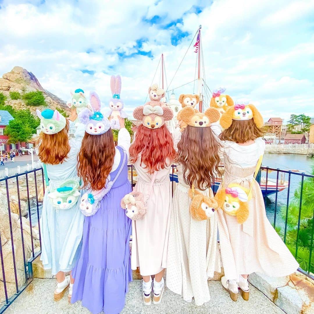 のインスタグラム：「ㅤ ㅤ 🐻🚢 @___peterpanda_honey_ 🐻🎀 @mgmilk___ 🐱🎨 @yagichan0819 🐰💜 @a_yaka77 🐶🍪 @kalnnas2 ㅤ ㅤ ㅤ 何気にこのアングルで 写真撮ったの初めてだった💭💘 ㅤ ㅤ ㅤㅤ ㅤ ㅤㅤ ㅤ ㅤ #あやかなめぐやぎぽん ㅤㅤㅤㅤ #kana_disney #kana_disneybound ㅤㅤㅤㅤ ㅤㅤㅤ ㅤㅤㅤㅤㅤㅤㅤㅤㅤㅤㅤㅤㅤ #東京ディズニーシー #ディズニーシー #東京ディズニーリゾート #ダッフィー #シェリーメイ #ジェラトー二 #ステラルー #クッキー #ダッフィーフレンズ #ケープコッド #イヤーハット #イヤハ #5つ子 #ディズニーバウンド #クッキーバウンド #tokyodisneysea #tds #tokyodisneyresort #tdr #duffy #shelliemay #gelatoni #stellalou #cookie #duffyfriends #disneybound #cookiebound」