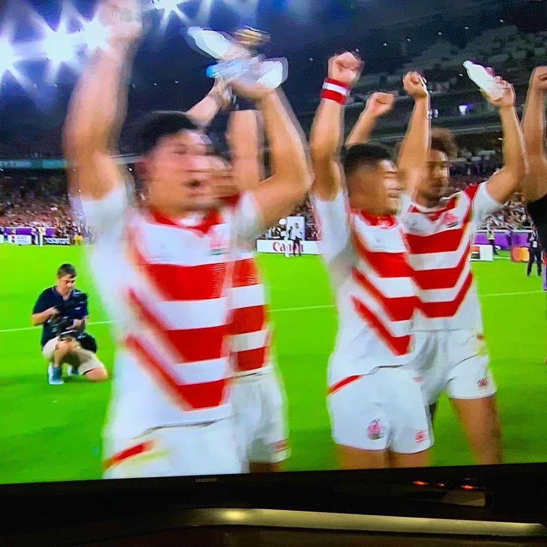 アレックス・ラミレスさんのインスタグラム写真 - (アレックス・ラミレスInstagram)「‪Rugby Team Japan! Great job guys, omedetou gozaimasu!  We love it and support you 100%‬ what a great game!!」10月13日 21時52分 - ramichan3