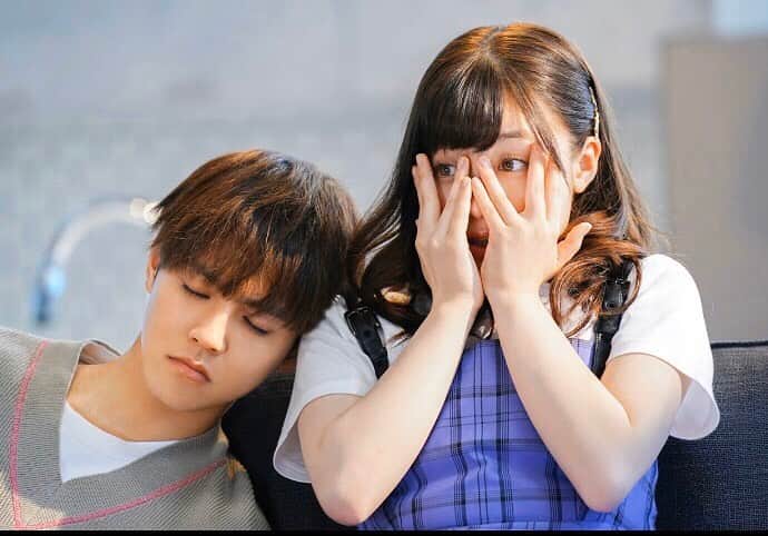 映画『午前0時、キスしに来てよ』のインスタグラム：「＼🏰映画0キス 🌙 セレモニーイベント＆完成披露試写会👠／﻿ ﻿ 応募方法発表まであと2日👀﻿ ﻿ 今夜は続報をお届け📯﻿ ﻿ 応募方法発表💌日時は...‼️﻿ ﻿ 10/15(火)午後10時（予定）﻿ ﻿ 🕙そして同時に…🤫﻿ ﻿ ⭐️肩に…綾瀬さんが…もう眠っちゃいましたか？日奈々のドキドキタイム📸をお届け✨﻿ ﻿ #あと2日 ﻿ #魔法がかかる #2時間 ﻿ #午後10時から午前0時まで  #0キス #シンデレラタイム  明日も ﻿#午後10時に会いに来てよ ﻿ #午前0時キスしに来てよ #12月6日公開﻿ #映画0キス #0キス #0kiss #ゼロキス﻿ #綾瀬楓 #片寄涼太 #GENERATIONS #ldh﻿ #日奈々 #橋本環奈 #jk #かわいい﻿ #台風の被害がまだまだ続いておりますが皆さまどうぞお気をつけください」