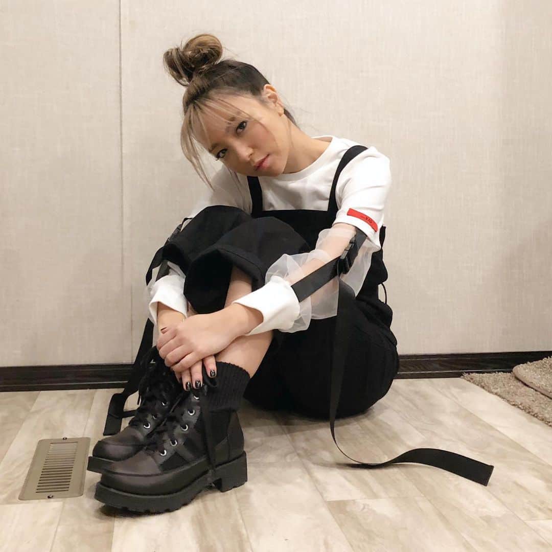 ジンジョー・リーのインスタグラム：「Loving, respecting others so important but it gets hard when you don’t love,respect yourself first. Check where’s your heart at and protect it cuz You are worth it ❤️✌🏻」