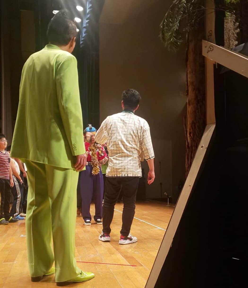吉田裕さんのインスタグラム写真 - (吉田裕Instagram)「皆さん。 お分かりでしょうか？ うどんの法被を裏表間違えてる事を。 皆さんにクラウドファンディングたくさん協力して頂いた大切な舞台なのにすいません！！ 無事終わりました事をご報告させて頂きます。本当に楽しい舞台となりました。 ありがとうございました！！！ #吉本新喜劇 #下川町 #笑いで町おこし」10月14日 7時36分 - y.yutaka