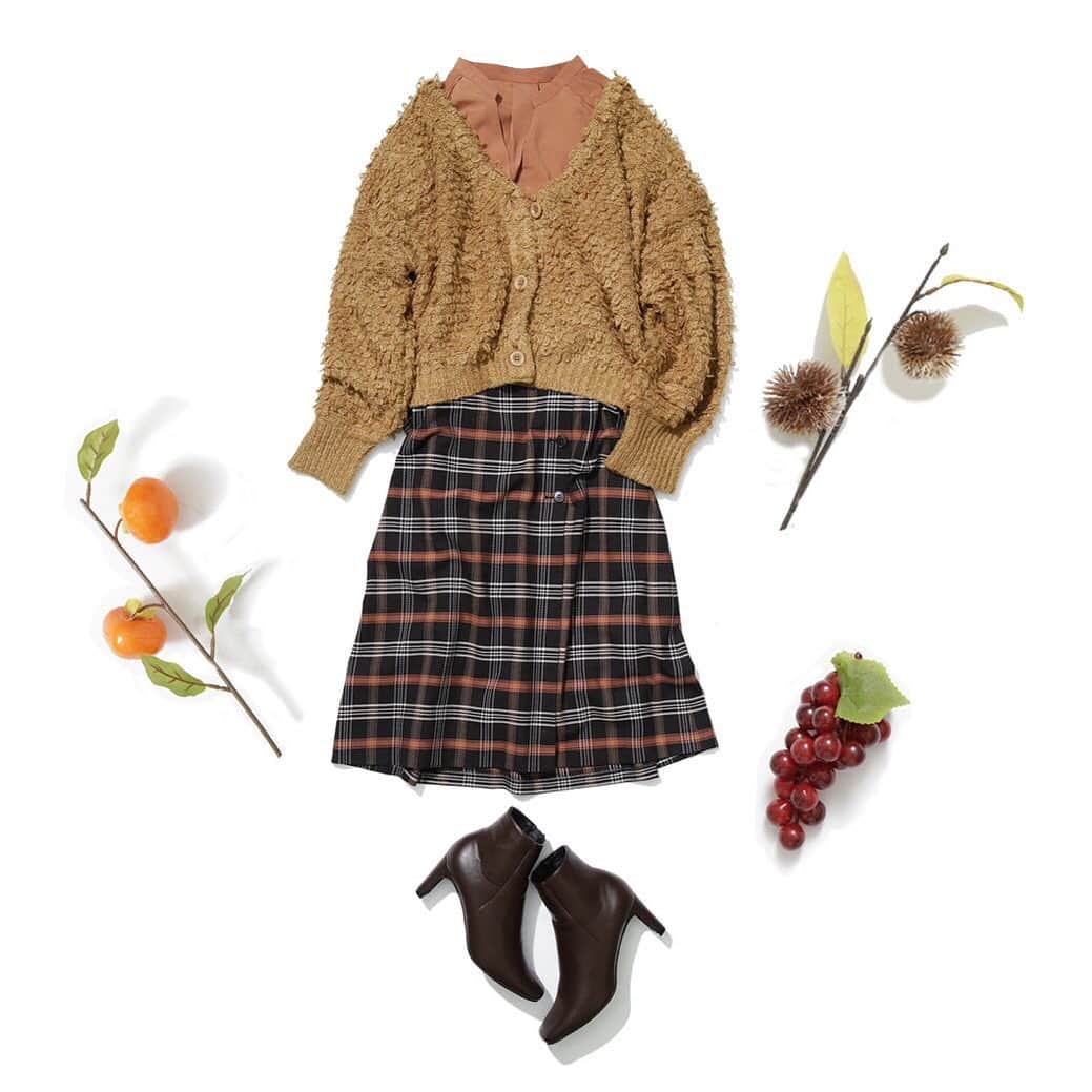 Alinoma公式さんのインスタグラム写真 - (Alinoma公式Instagram)「■Alinomaの秋のマロンカラーコーデ ㅤ 食欲の秋！ぶどうや柿や栗など、果物が美味しいこの季節には、遊び心でフルーツカラーをテーマにしたファッションはいかがでしょうか？ ㅤㅤ ㅤㅤㅤㅤ ————*coordinate *———— ㅤ *スカート：#フルール →LL～5L展開 *シャツ：#GeeRA →L〜3L ㅤ *カーディガン：#earthmusicandecology →LL〜4L ㅤㅤ ㅤㅤ ⇒気になった商品の詳細はプロフィールのURLにありますよ♪ @alinoma_official  URL 〉〉https://bit.ly/2KAEba4 ㅤ ㅤ #アリノマ  #ぽっちゃり #ぽっちゃりコーデ #ラファコーデ #秋ファッション #ぽちゃかわ #今日のコーデ  #冬カーディガン #カーデ #ママコーデ #40代 #大きいサイズ #着痩せコーデ #大人コーデ #ぽっちゃりさんと繋がりたい #50代  #とろみ ㅤ #alinoma #instagood #plussize #autumn #plussizemodel #plussizefashion ㅤ」10月14日 7時47分 - alinoma_official