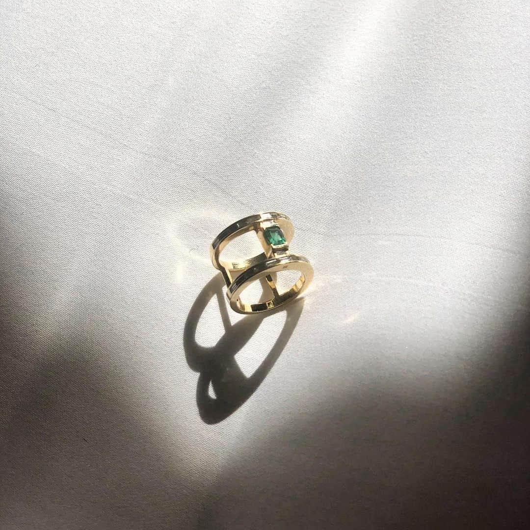 稲木ジョージのインスタグラム：「Signature ring by @milamorejewelry ✨」