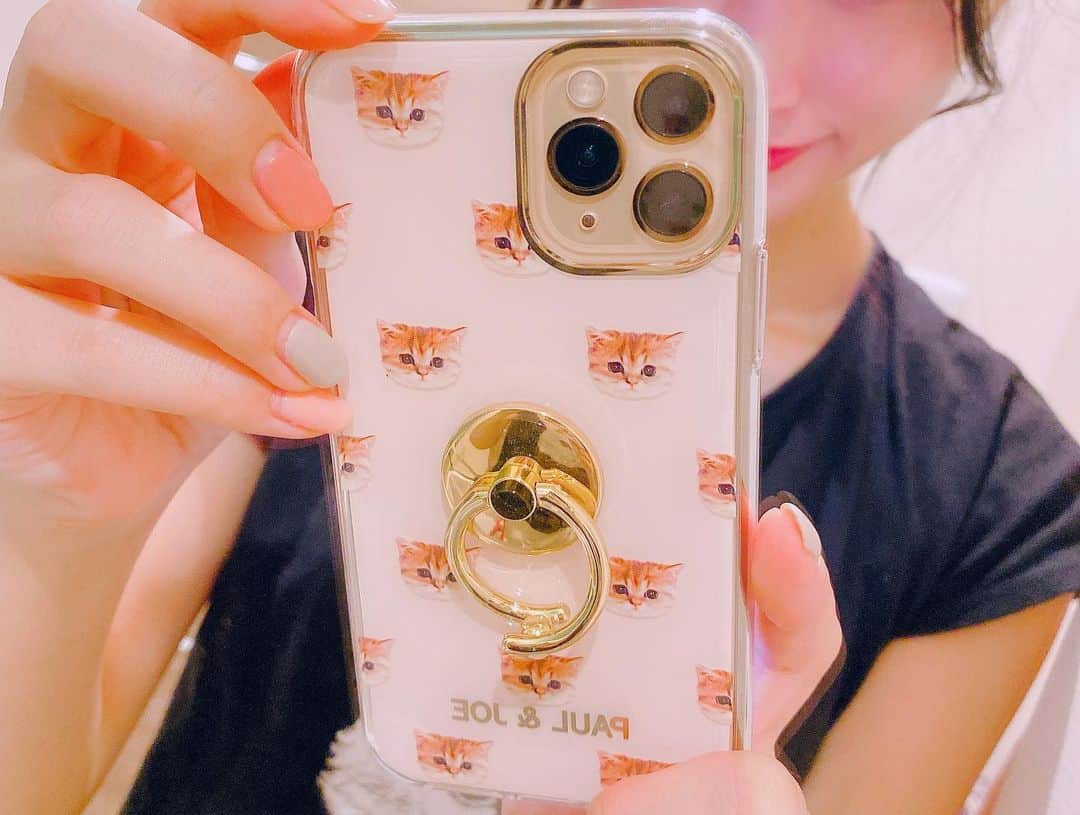 根岸愛さんのインスタグラム写真 - (根岸愛Instagram)「newスマホケース🥳 &スマホリング💍 PAUL&JOEほんと可愛い🐈 猫ちゃんを1匹隠さないとなのがちょっと心苦しかった🤣 とっても可愛い🥳💕 #paulandjoe #pauljoe #smartphonecase #case #スマホケース #スマホリング #猫グッズ #ねこグッズ」10月14日 7時51分 - negishiai927
