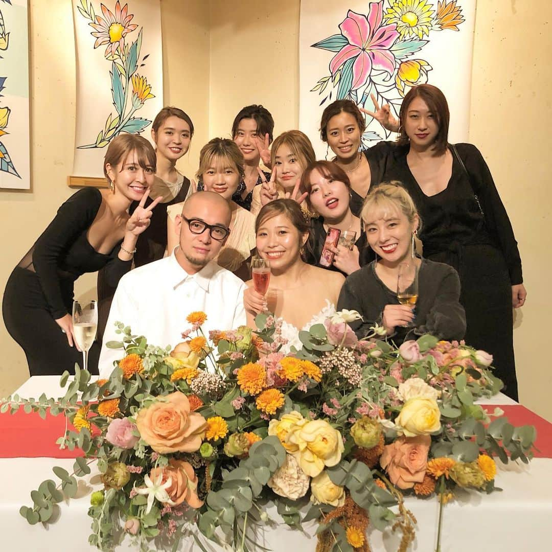 漆川由佳さんのインスタグラム写真 - (漆川由佳Instagram)「2次会💐💕本当にお似合いのカワイイ2人💗💗💗素敵な一日だった💖久々会えた子達もたくさんいて嬉しかった💖 キャラじゃないもの当たった🤣✨ありがたきぃ🙏🏻✨」10月14日 0時26分 - shitsukawayuka