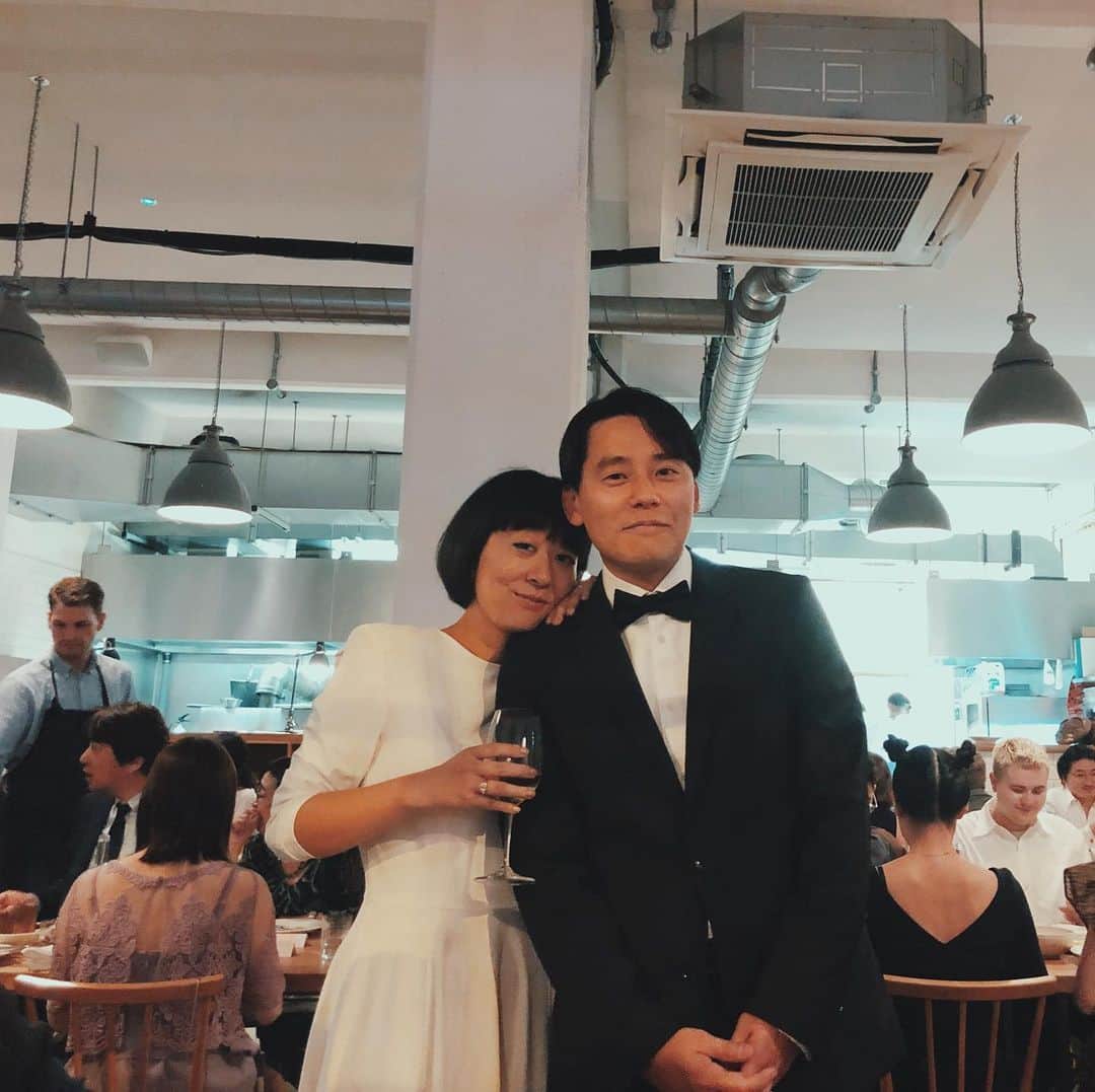 Yu-kiのインスタグラム：「Wedding party of last night 💜大好きな2人の結婚パーティーに参加出来て本当に嬉しい❤️ロンドンに来てすぐに仲良くなった　@mana_toitoitoi 、これからもよろしくね🥰そして　@lyleslondon のご飯、やっぱり最初から最後までパーフェクトでした🙏🏻ほんとここおいしい〜今度また行こう🤤#weddingparty#lyleslondon#wedding#london」