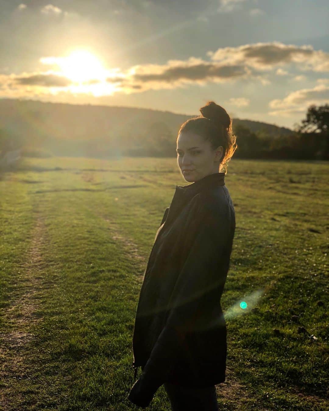 Fahriye Evcenのインスタグラム：「#mothernature 🌿」