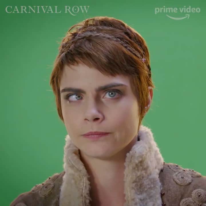 カーラ・デルヴィーニュのインスタグラム：「BTS of @carnivalrow 😜 #abandonmentissues」