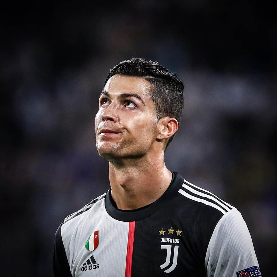 UEFAチャンピオンズリーグさんのインスタグラム写真 - (UEFAチャンピオンズリーグInstagram)「What’s @cristiano thinking? 🤔 💭」10月14日 1時25分 - championsleague