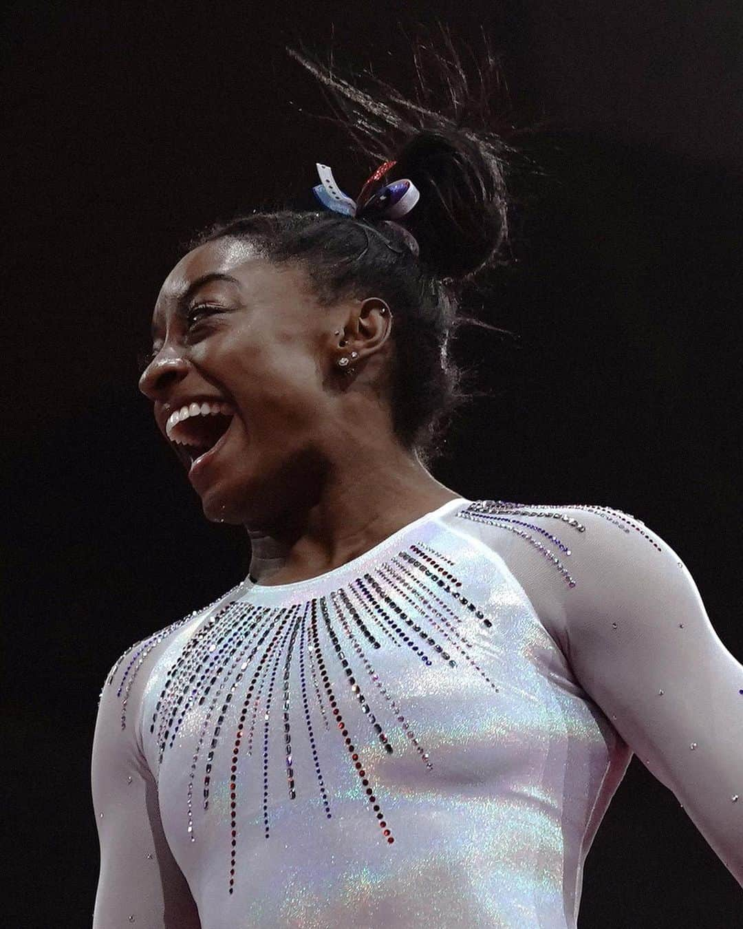 NIKEさんのインスタグラム写真 - (NIKEInstagram)「“Smiling doesn’t win you gold medals.” - @simonebiles  It’s Simone’s intense focus, energy, and relentless drive that have made her the best to ever do it. And by testing her own limits once again this week at the World Championships, she now has 25 medals — making her the most decorated world champion in gymnastics history. #🐐 #justdoit」10月14日 1時25分 - nike