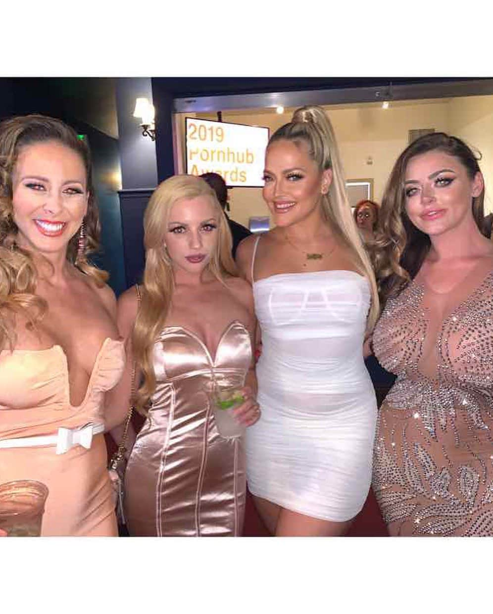 アレクシス・テキサスさんのインスタグラム写真 - (アレクシス・テキサスInstagram)「More Pics From My Friday Night At The @pornhub Awards 😻 #teamtexass」10月14日 2時21分 - whitegirlpoliticking