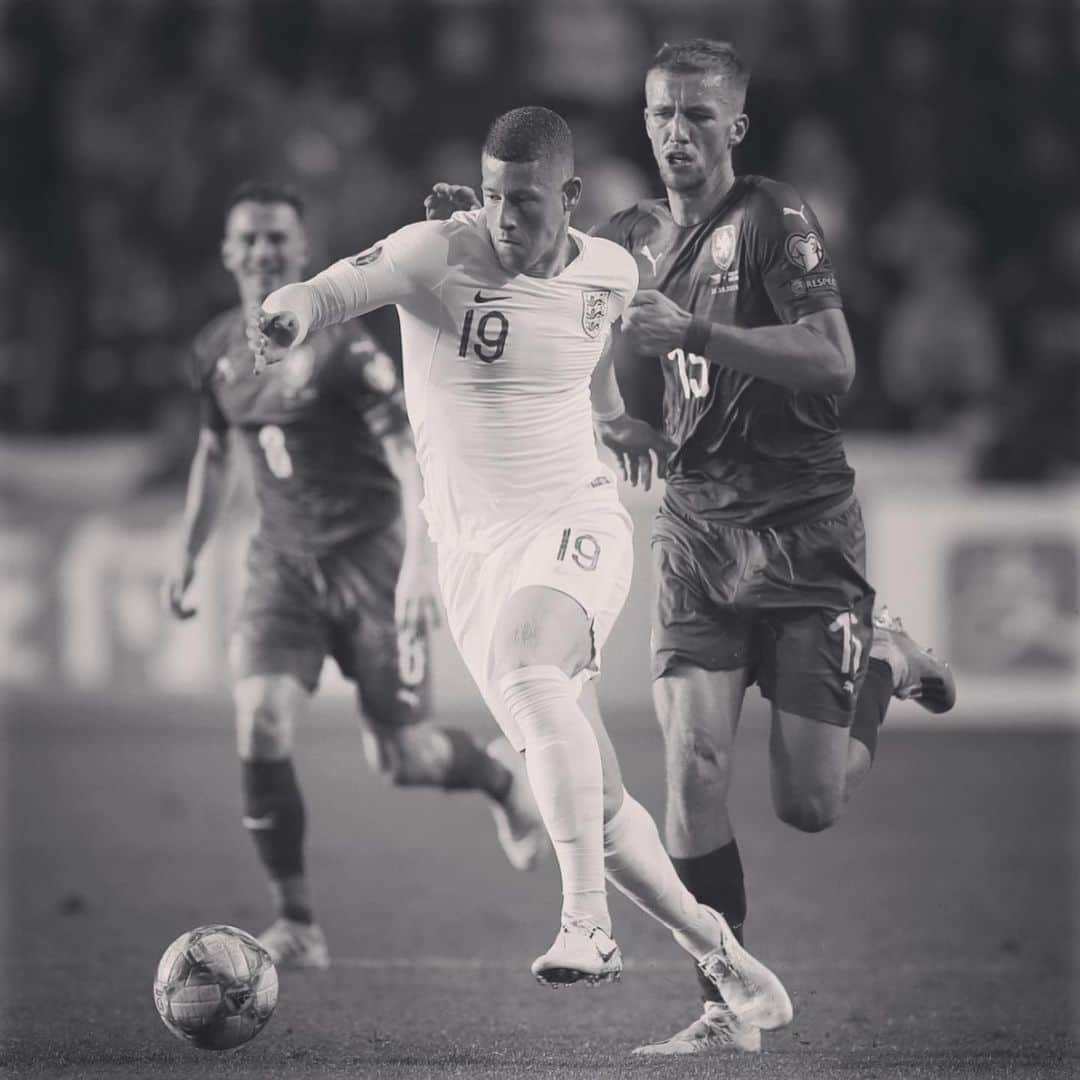 ロス・バークリーさんのインスタグラム写真 - (ロス・バークリーInstagram)「Big game tomorrow! 🦁🙌🏻」10月14日 3時19分 - rossbarkley