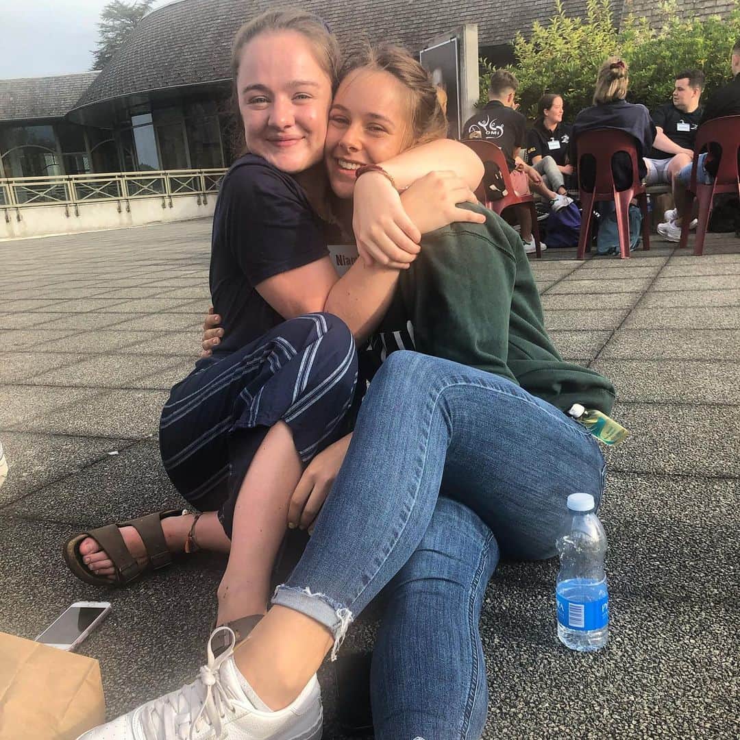 キャサリン・ライオンズのインスタグラム：「A bundle of love and happiness @niamh_droberts96 💜」